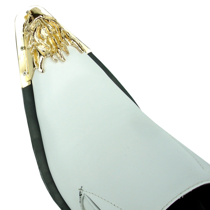 The FI-6909 White Leather Gold Metal Tip by Fiesso boasts a sophisticated white suede upper and an ornate gold metal tip, finished with a cushioned insole for enhanced comfort.