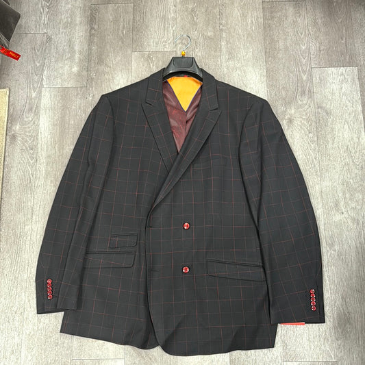 The Inserch Blazer 555-01 Black, exclusively available in size 3XL, features a slim fit design with striking red buttons and a subtle grid pattern, elegantly showcased on a wooden floor.