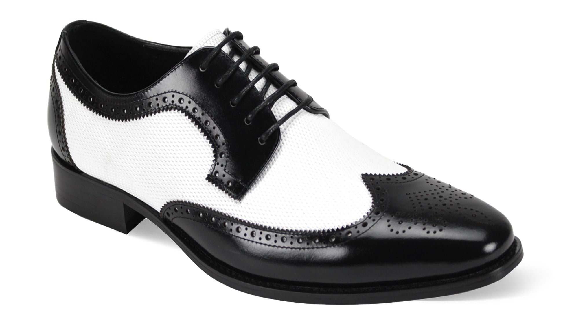 Giorgio Venturi presents the 6881 Black/White Leather Shoes, featuring decorative perforations, a low heel, and classic lacing for an elegant appearance.