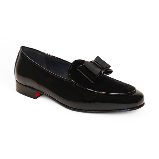 The Duca Di Matiste Amalfi (Black) is an Italian patent leather loafer adorned with a bow on top and designed with a low heel.