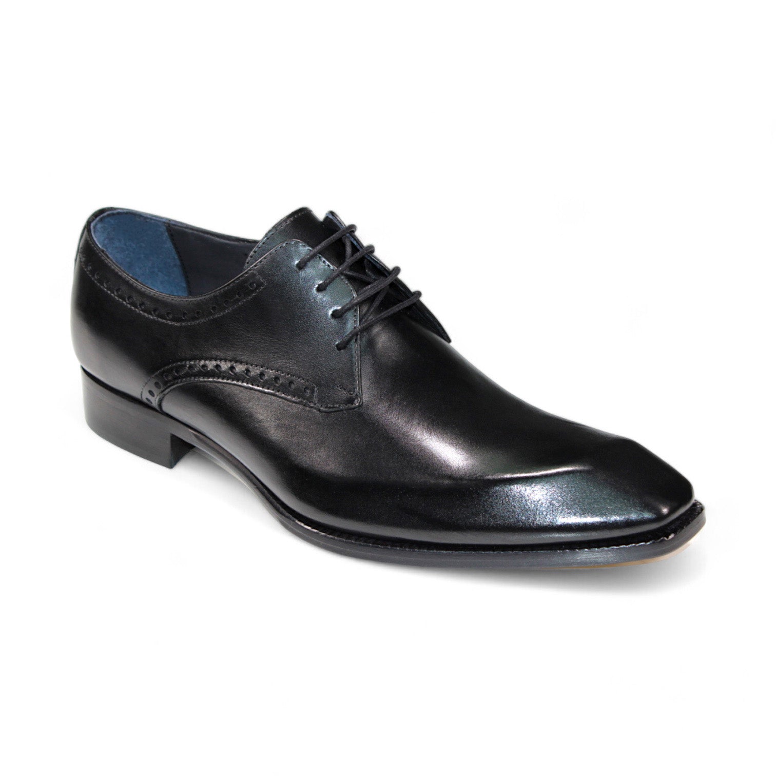 The Duca Di Matiste Arpino (Black) shoe showcases a pointed toe and lace-up closure, exuding a slight shine. It is crafted from genuine leather and manufactured in Italy, all set against a plain white background.