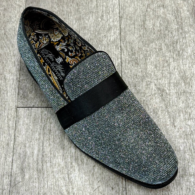 Exclusive Formal Dress Shoe in Black/Silver by UNIQUE DESIGN MENSWEAR, featuring a patterned inner lining and genuine leather material, displayed on a wood-textured floor.