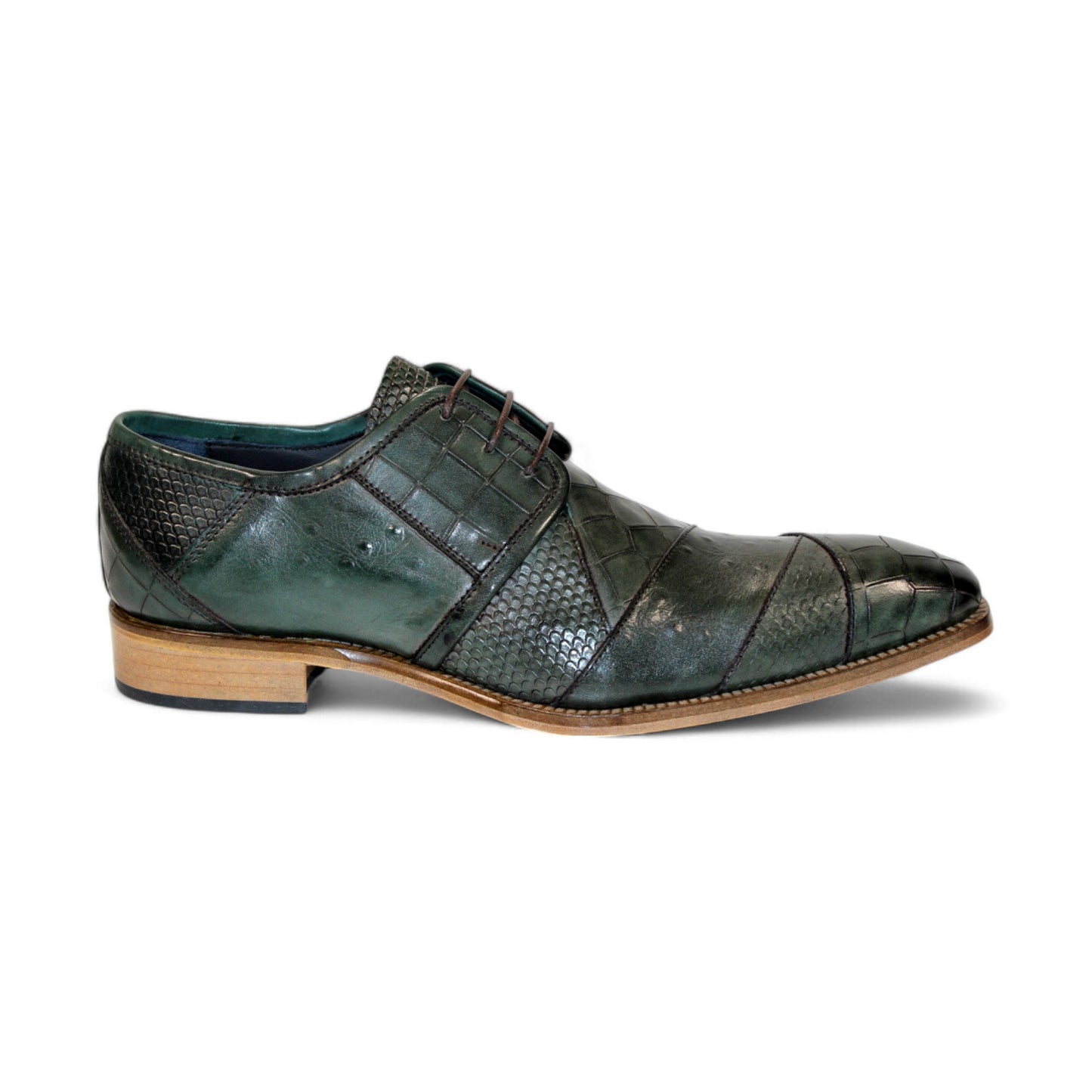 The rear view of the Duca Di Matiste Imperio in dark green showcases a leather dress shoe with an embossed crocodile design, paired with a wooden sole and textured pattern against a white background.