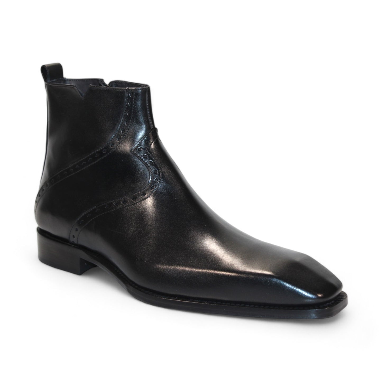 Crafted in Italy, the Duca Di Matiste Pedaso (Black) ankle boot showcases a square toe and decorative stitching.