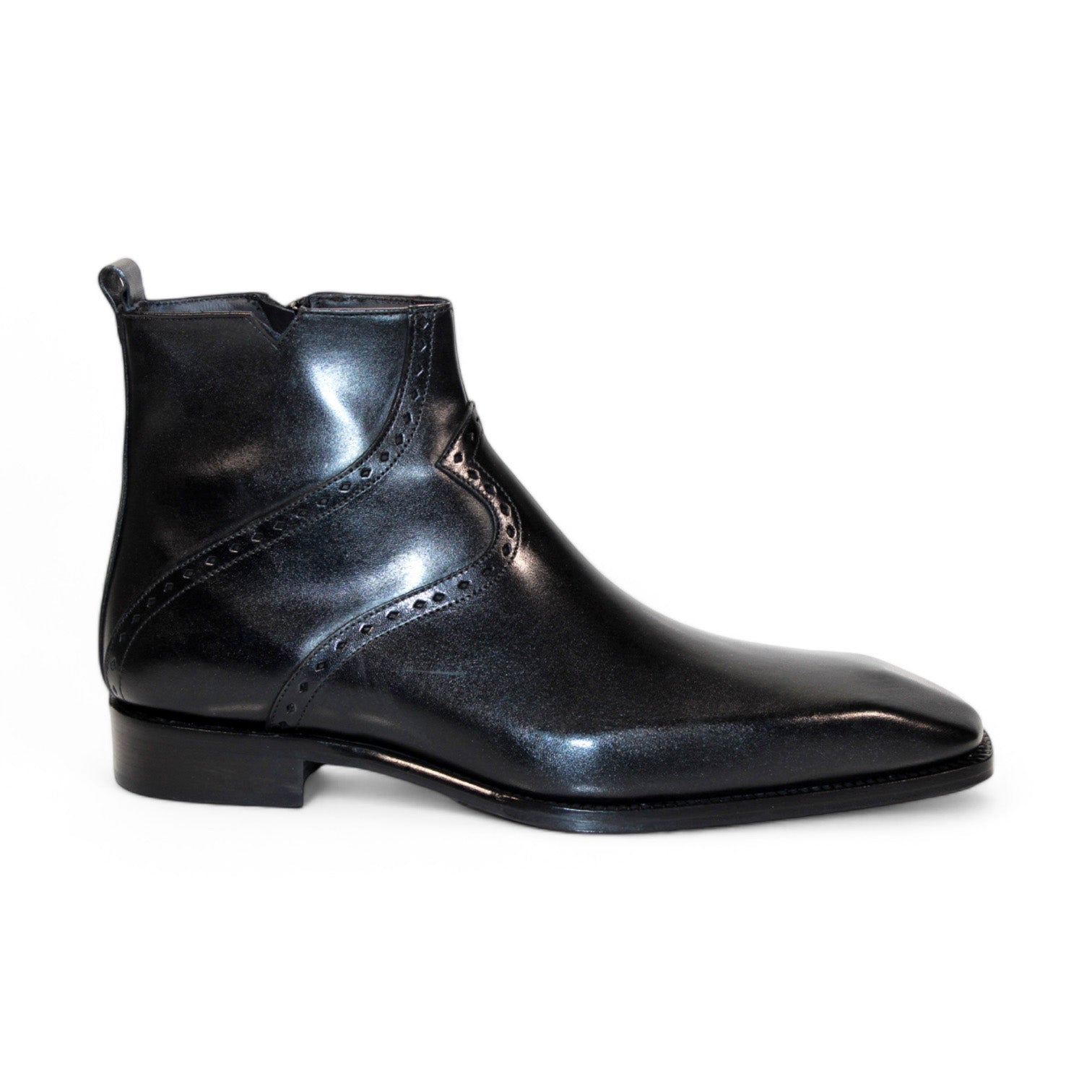 Crafted in Italy, the Duca Di Matiste Pedaso (Black) ankle boot showcases a square toe and decorative stitching.