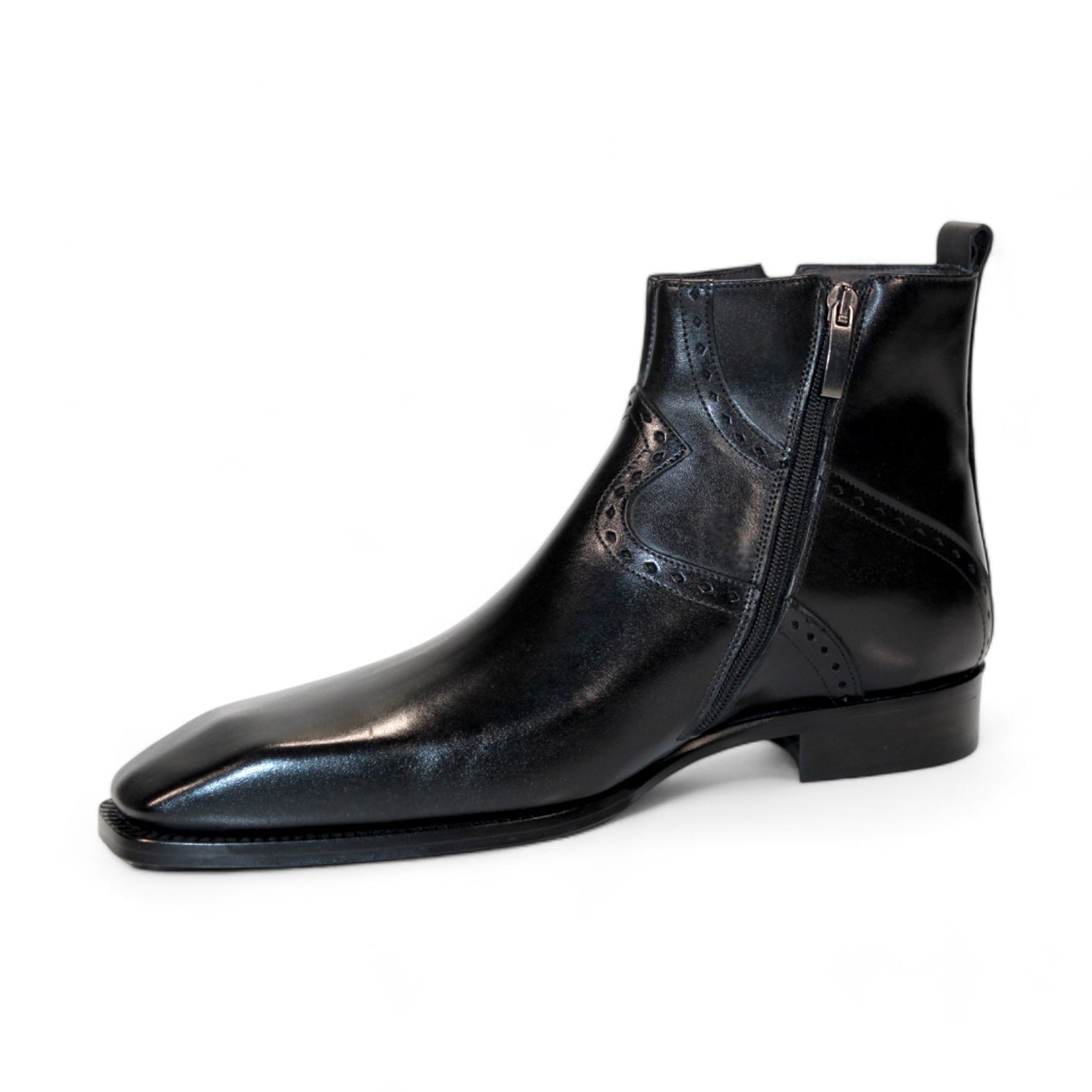 Crafted in Italy, the Duca Di Matiste Pedaso (Black) ankle boot showcases a square toe and decorative stitching.