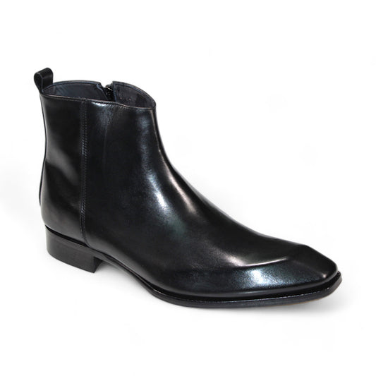 Duca Di Matiste Romano (Black) ankle boot featuring a side zipper and a low heel on a white background, crafted from genuine Italian leather by the brand Duca Di Matiste.