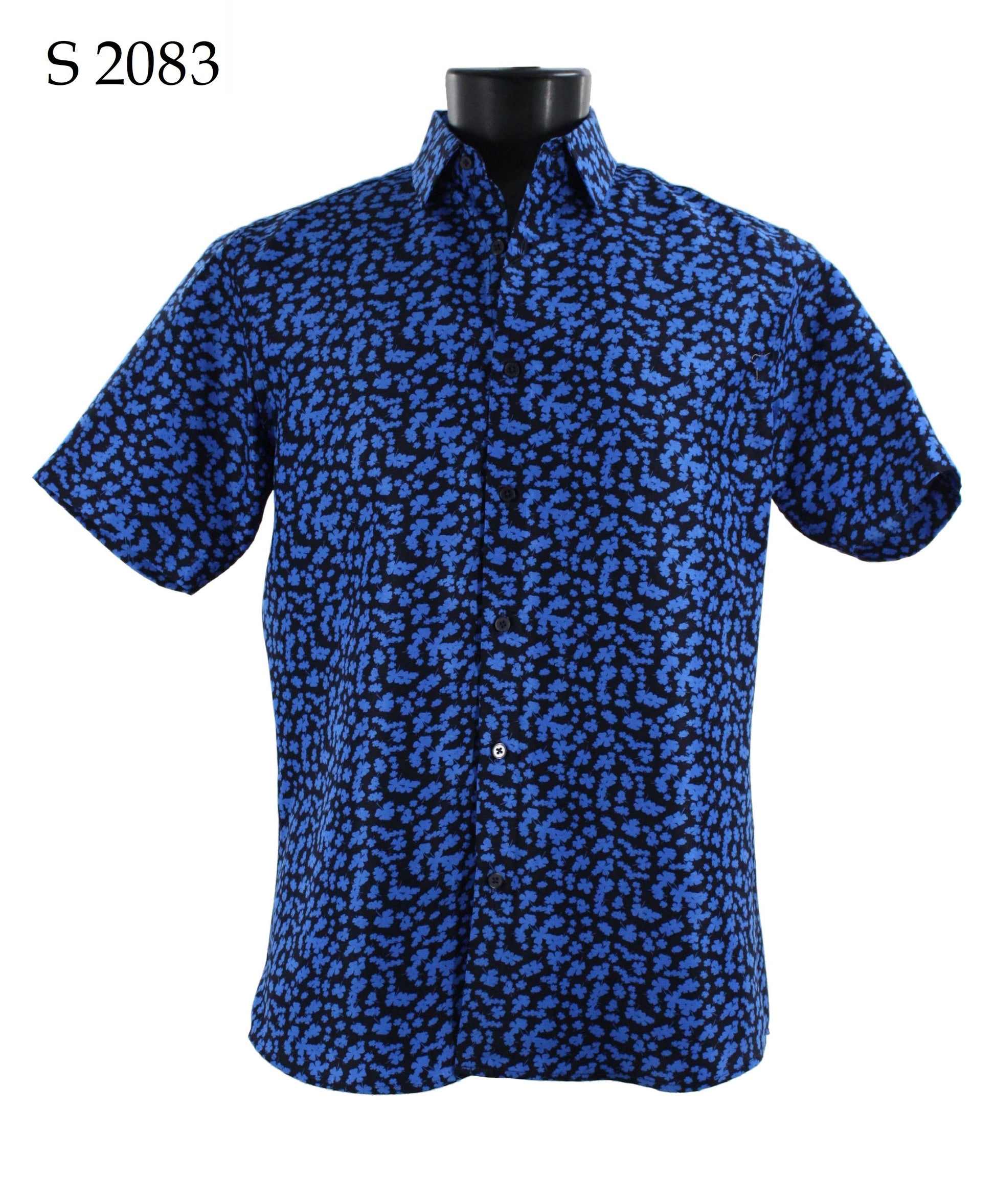 On display, a Sangi short-sleeved shirt featuring a stylish black and blue abstract pattern, embodying contemporary fashion. In the top left corner, the text reads "Sangi S 2083.