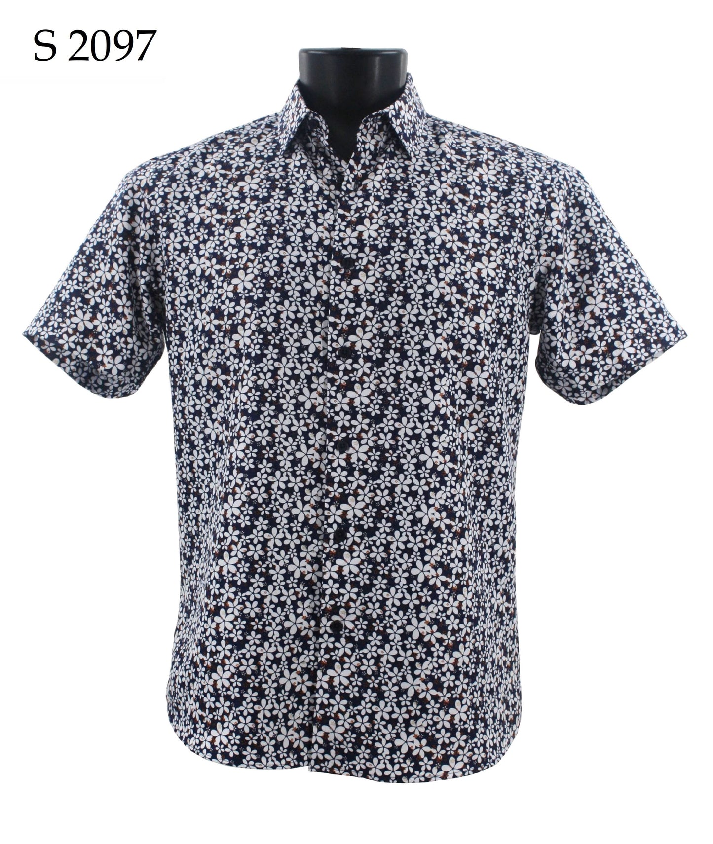 The Sangi Short Sleeve Shirt, known as "S 2097," features a modern fit with a floral pattern and is displayed on a black mannequin torso. Ideal for those who value contemporary fashion.