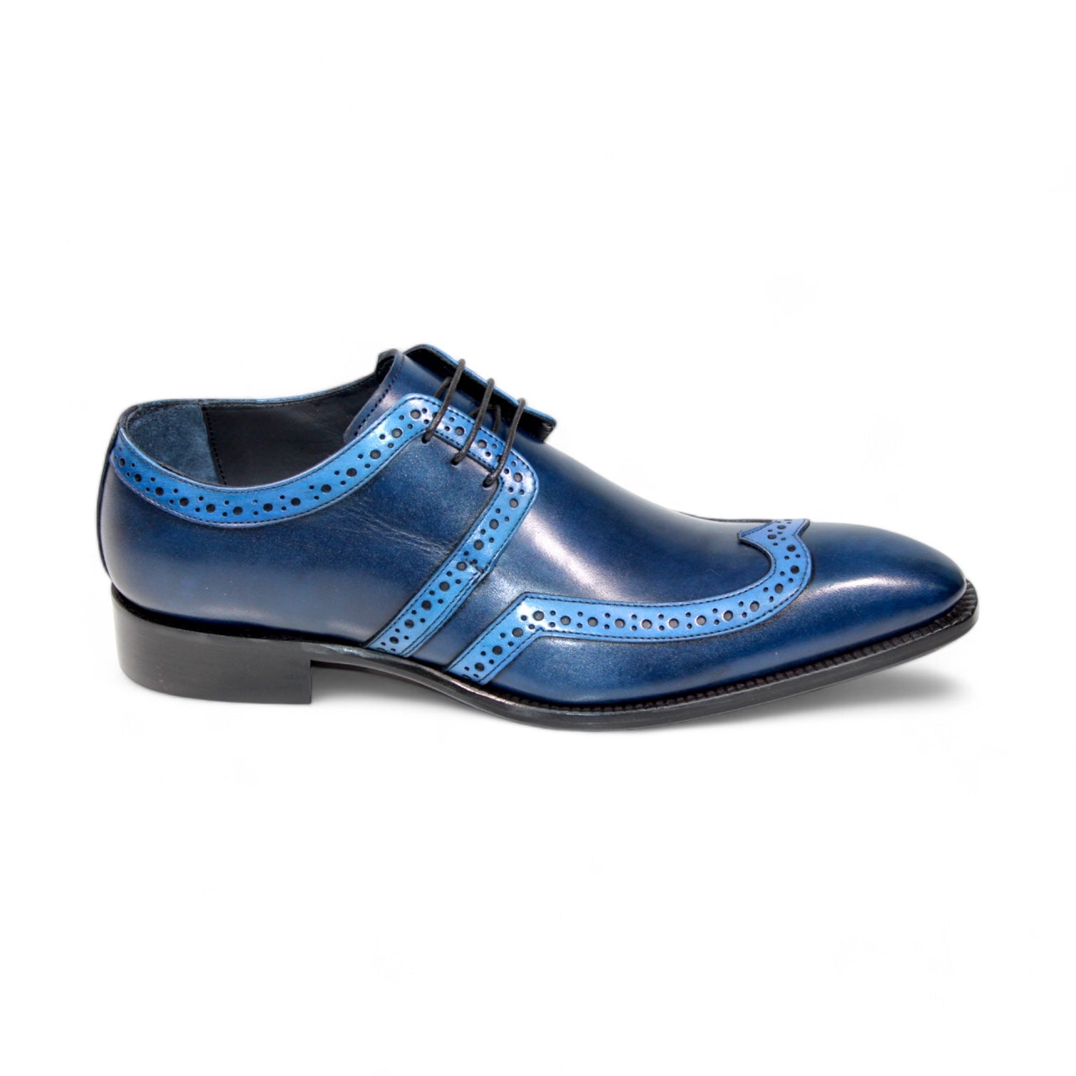 The Duca Di Matiste Savona in Navy/Light Blue, featuring decorative perforations and dark laces, is expertly crafted in Italy and displayed on a white background.