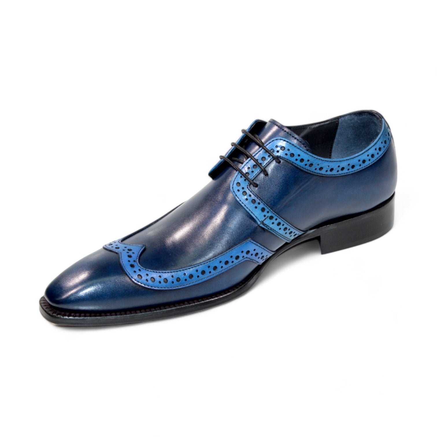 The Duca Di Matiste Savona in Navy/Light Blue, featuring decorative perforations and dark laces, is expertly crafted in Italy and displayed on a white background.