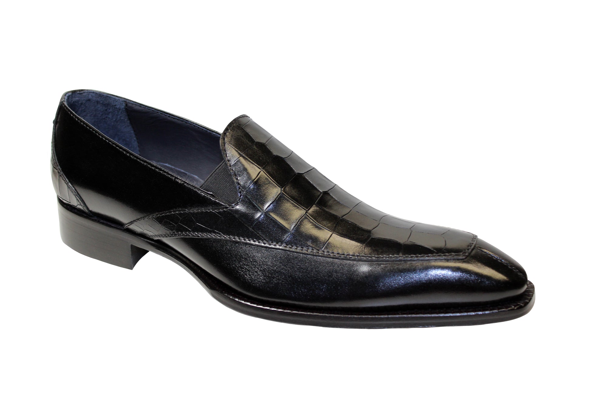 The Duca Di Matiste Trento in black is a low heel loafer meticulously crafted in Italy with a crocodile pattern on the upper.