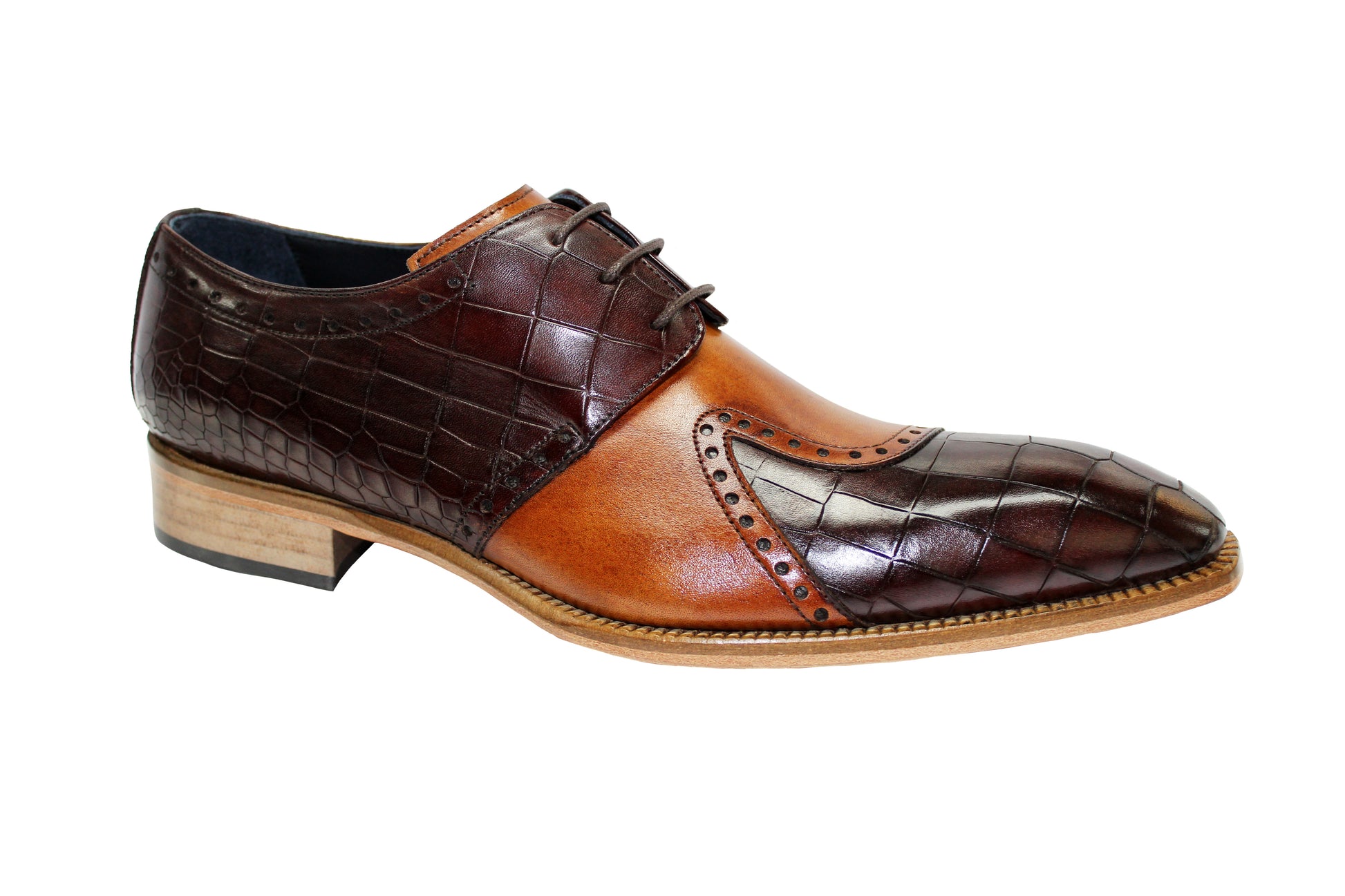 The Duca Di Matiste Valentano brown leather dress shoe, crafted in Italy, showcases embossed croco leather detailing and an elegant lace-up closure.