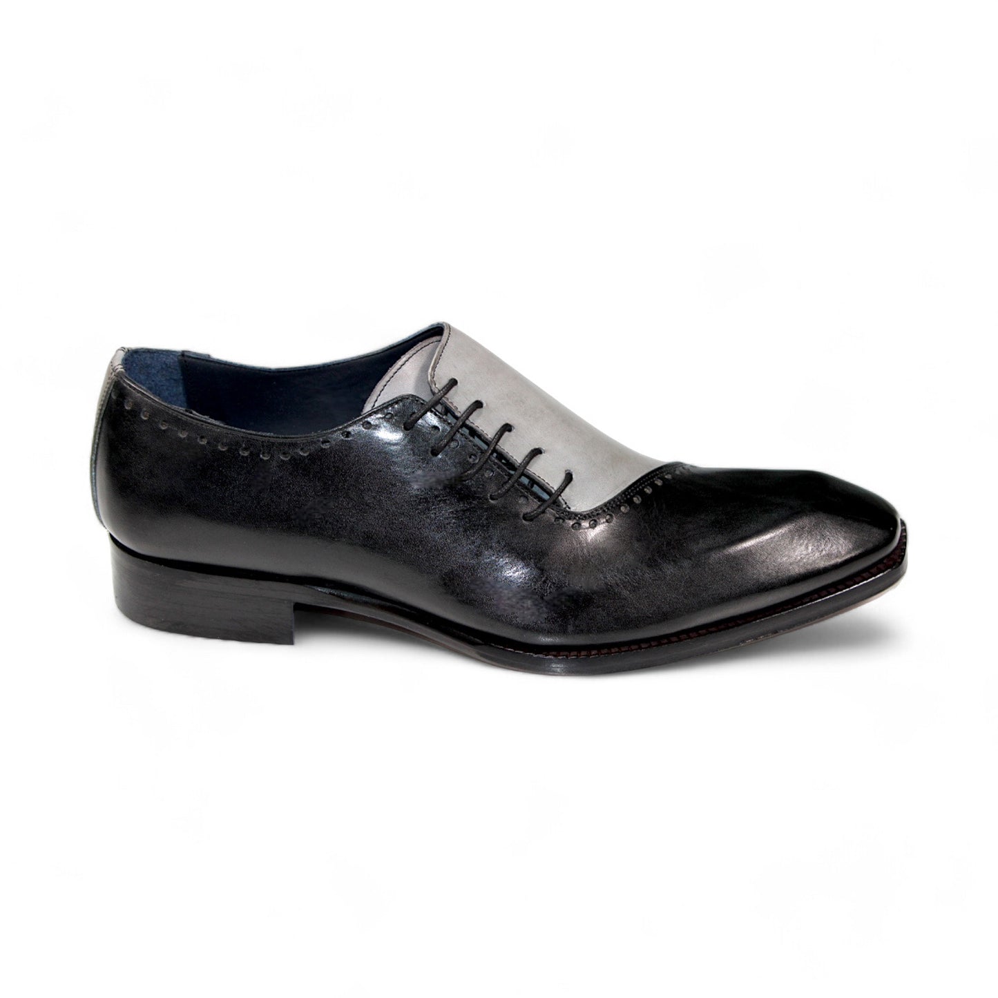 The Duca Di Matiste Veroli in Black/Grey is a sophisticated leather dress shoe, crafted from genuine Italian leather, accented with sleek black laces and featuring a polished finish.