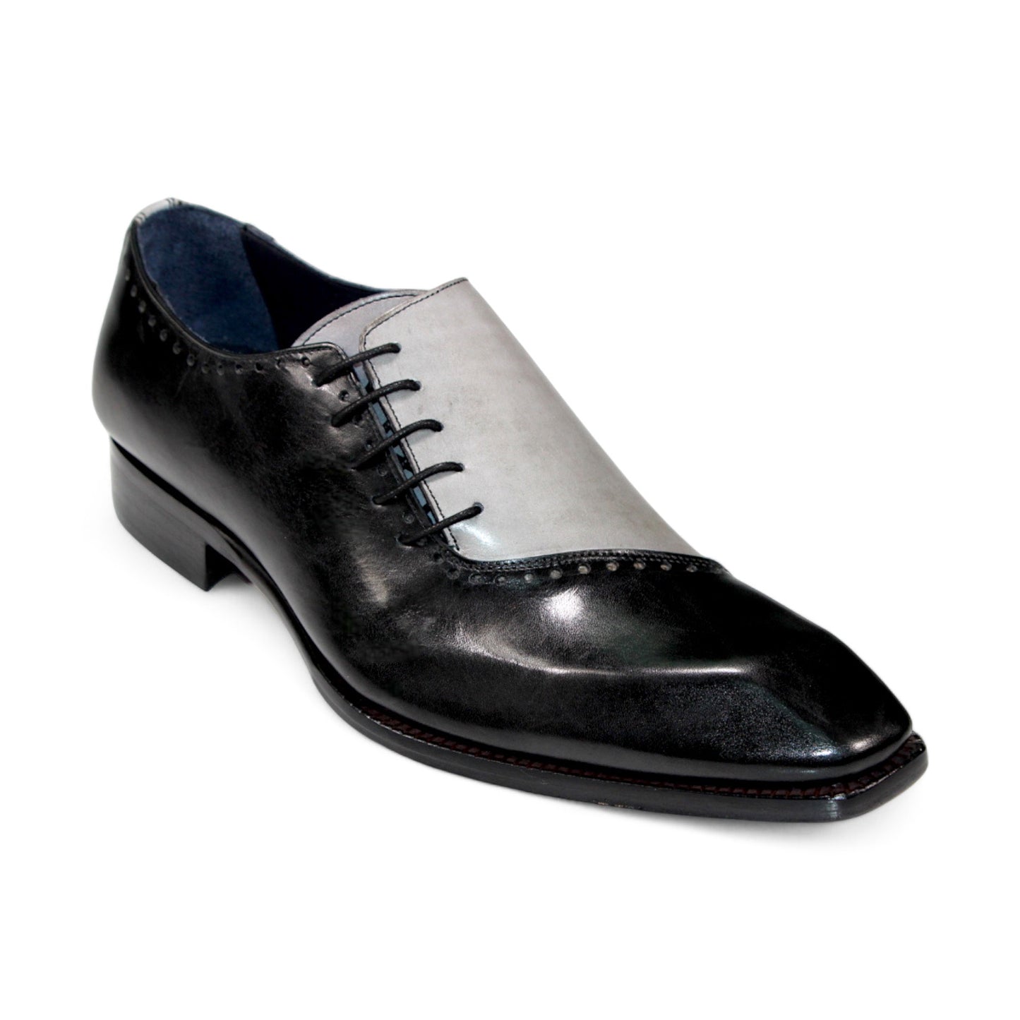 The Duca Di Matiste Veroli in Black/Grey is a sophisticated leather dress shoe, crafted from genuine Italian leather, accented with sleek black laces and featuring a polished finish.