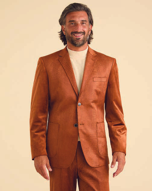 A man with dark hair and a beard is wearing the Inserch Suede Snake Skin Blazer BL268-104 Cognac in a modern fit with a beige shirt, standing against a light beige background, smiling.