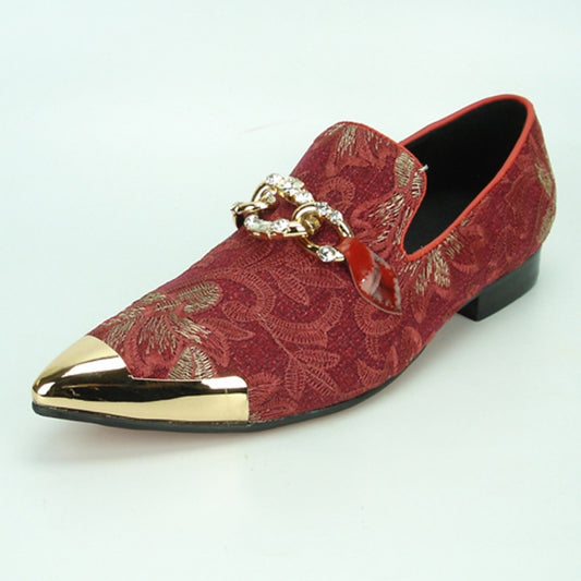 FI-7253 Red Fiesso by Aurelio Garcia, from the brand Fiesso, showcases a striking red and gold pattern with a pointed toe and an elegant chain decoration, all crafted from high-quality leather.