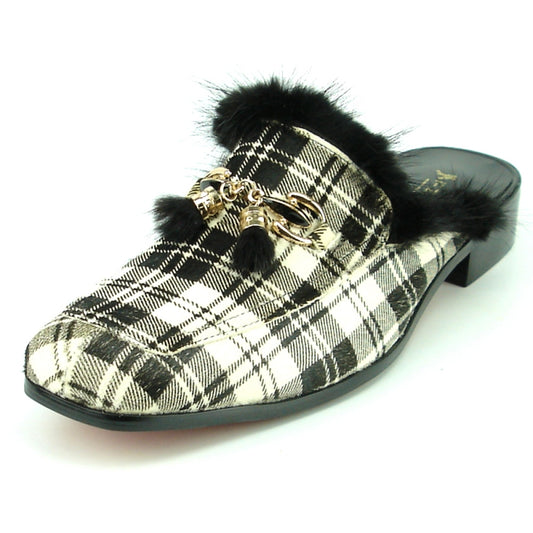 The FI-7327 Black White Fiesso by Aurelio Garcia from Unique Design Menswear features a leather upper with luxurious black fur trim and an ornamental gold chain, making it an ideal addition to any stylish wardrobe.