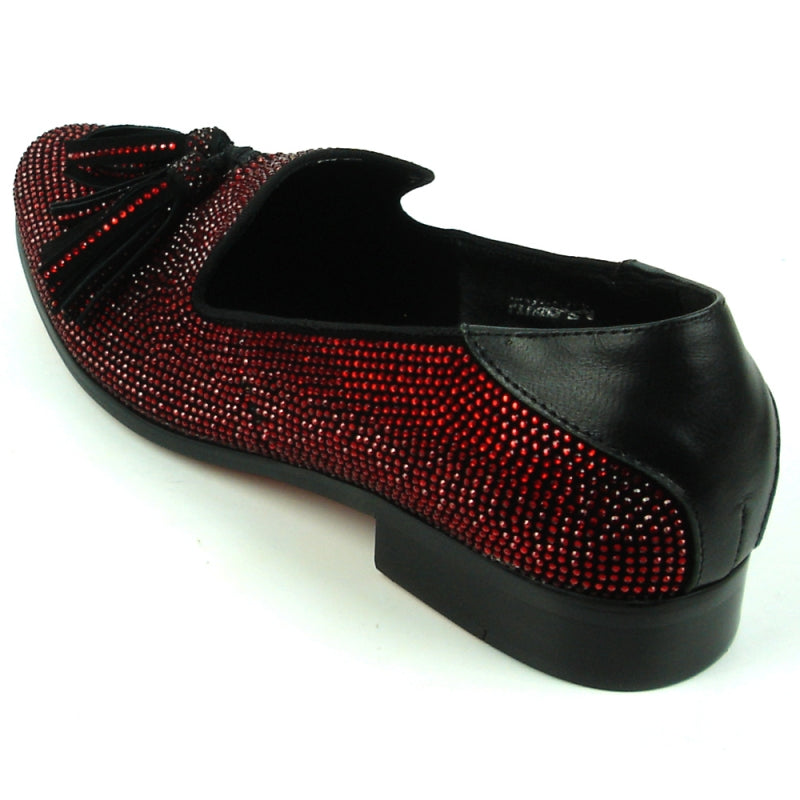 The FI-7285-2 Black Red Fiesso by Aurelio Garcia from the brand Fiesso is a stunning fashion shoe in red, complemented by black tassels and a shimmering suede upper embellished with rhinestones.