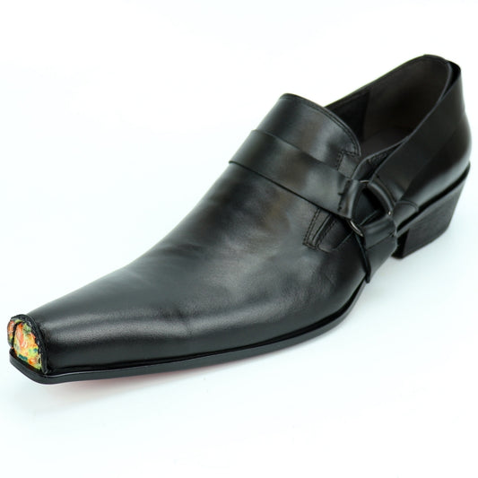 The FI-7278 by Fiesso, from the Fiesso by Aurelio Garcia collection, is a black leather shoe with a pointed toe. It has a small cut-out section at the tip that reveals a colorful interior and features a cushioned insole for enhanced comfort.