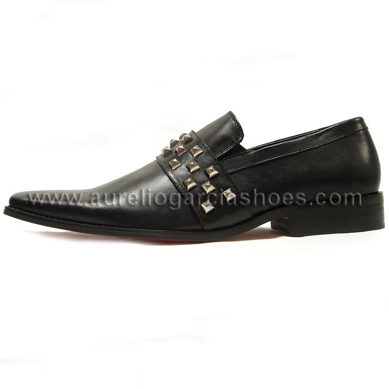 The FI-6563 Black Fiesso by Aurelio Garcia from the Fiesso brand is a slip-on leather shoe adorned with a band of silver studs across the top. It features a pointed toe and low heel, blending style and comfort with its cushioned insole.