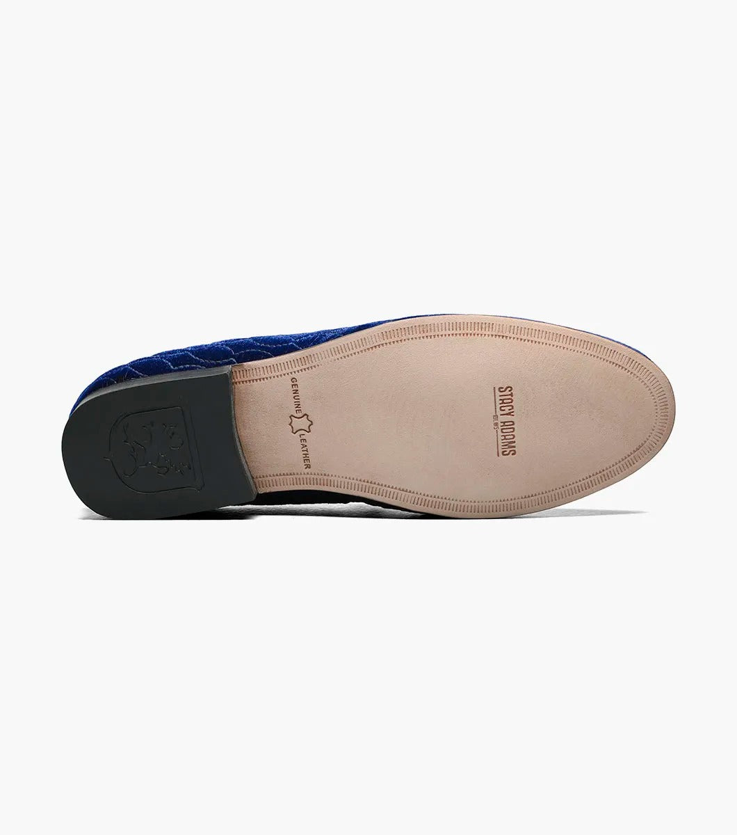 The Stacy Adams VALET Slip On Bit Loafer, model 25166-400, combines quilted velour in a striking blue with a sleek black sole and is elegantly decorated with a gold emblem on top. It also features a Memory Foam insole for enhanced comfort.