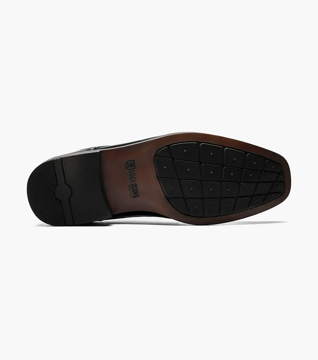 The Stacy Adams Calhoun Moc Toe Oxford, Model 20117-001, is a genuine leather dress shoe in polished black. This STACY ADAMS shoe features laces, a low heel, and boasts a sleek design. It is elegantly displayed against a white background.