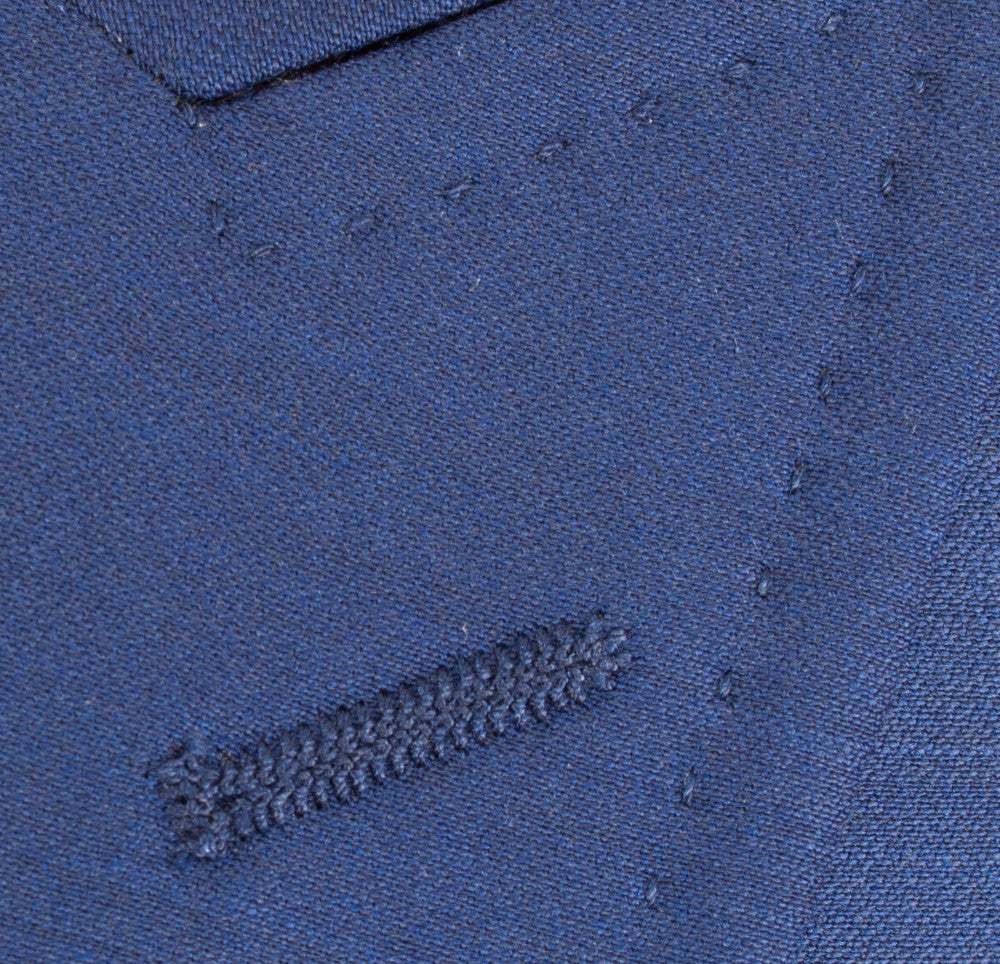 A timeless Tiglio Rosso San Giovesse Solid French Blue suit, made entirely from 100% wool, includes a coordinating vest and a chic blue patterned tie, artfully showcased on a mannequin.