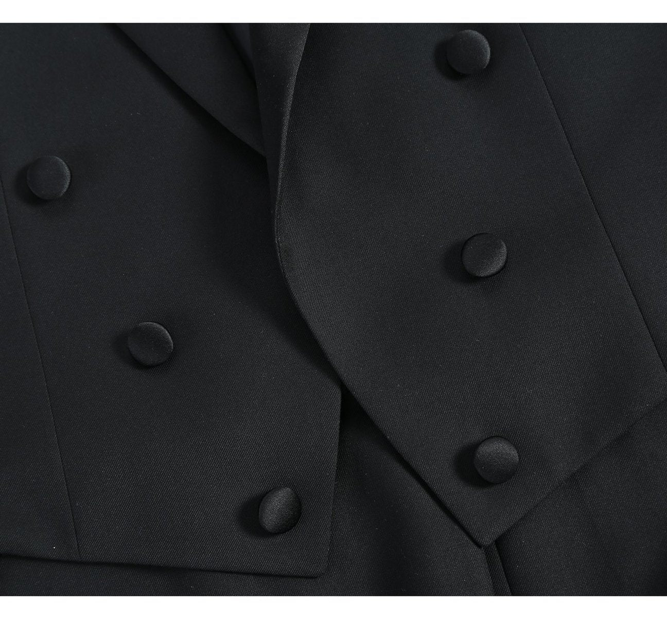 Set against a white background, this Alessandro Vitello by Renoir black full dress suit is perfect for formal events. The elegant design features luxurious satin peak lapels, lending a sophisticated touch to the timeless attire.