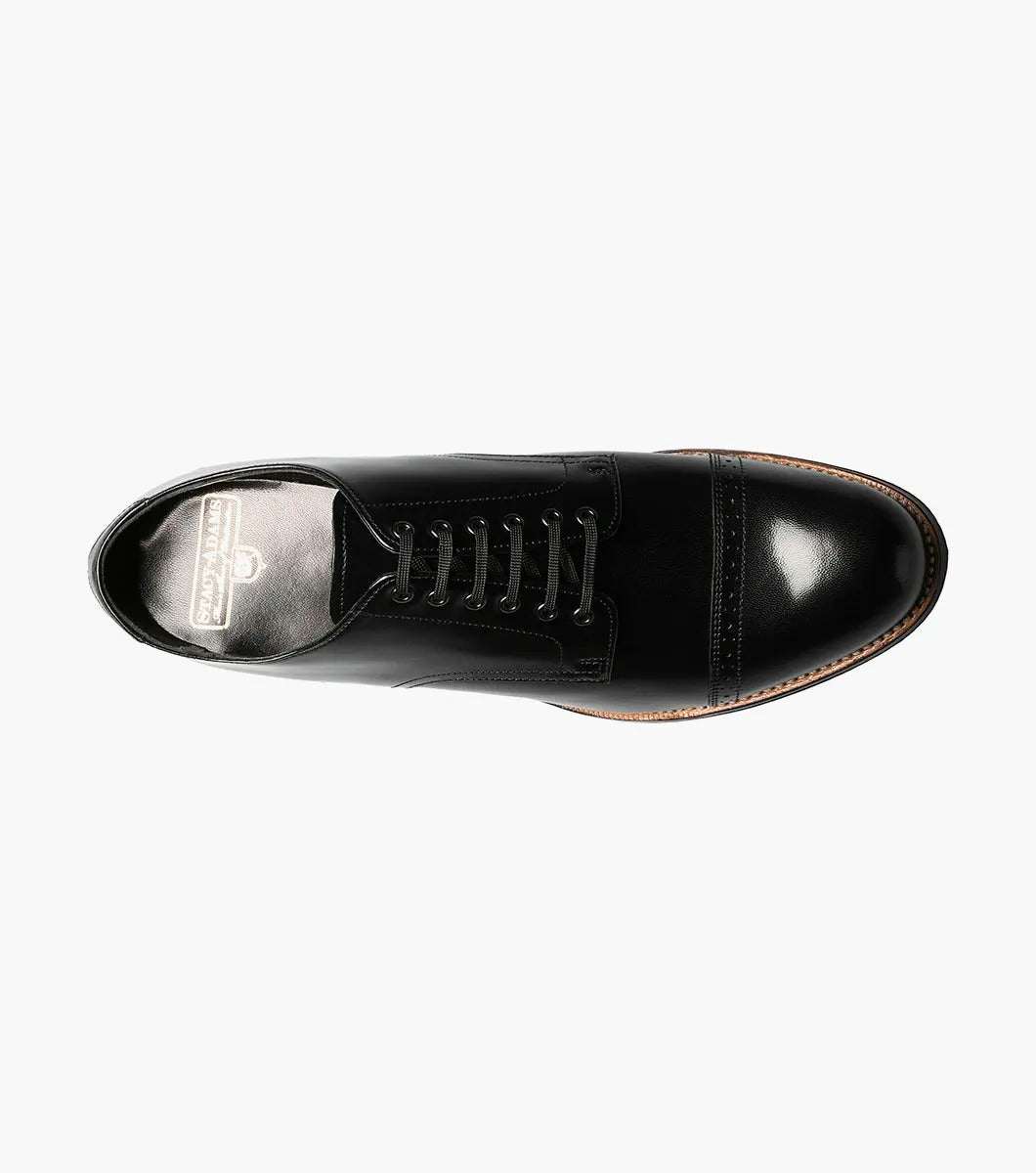 The Stacy Adams MADISON Cap Toe Oxford in black (product code: 00012-01) is a kidskin leather shoe with laces, presented against a pristine white background, and it boasts impeccable Goodyear welt construction for both durability and style.