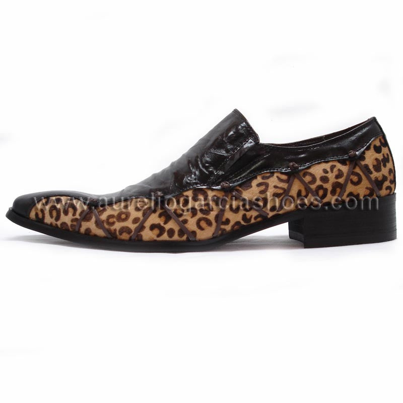 The FI-6676 Black Fiesso by Aurelio Garcia, a product from the brand Fiesso, is a stylish black leather shoe with leopard print accents, featuring a pointed toe design and a cushioned insole for enhanced comfort.