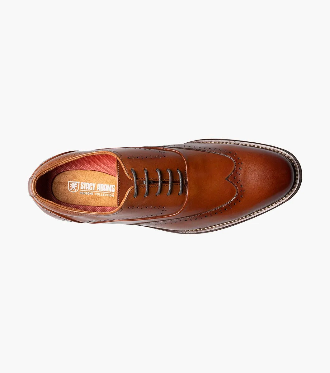 The Stacy Adams - MACARTHUR Wingtip Oxford in Cognac (25489-221) showcases a polished leather design with detailed brogue accents against a white background.