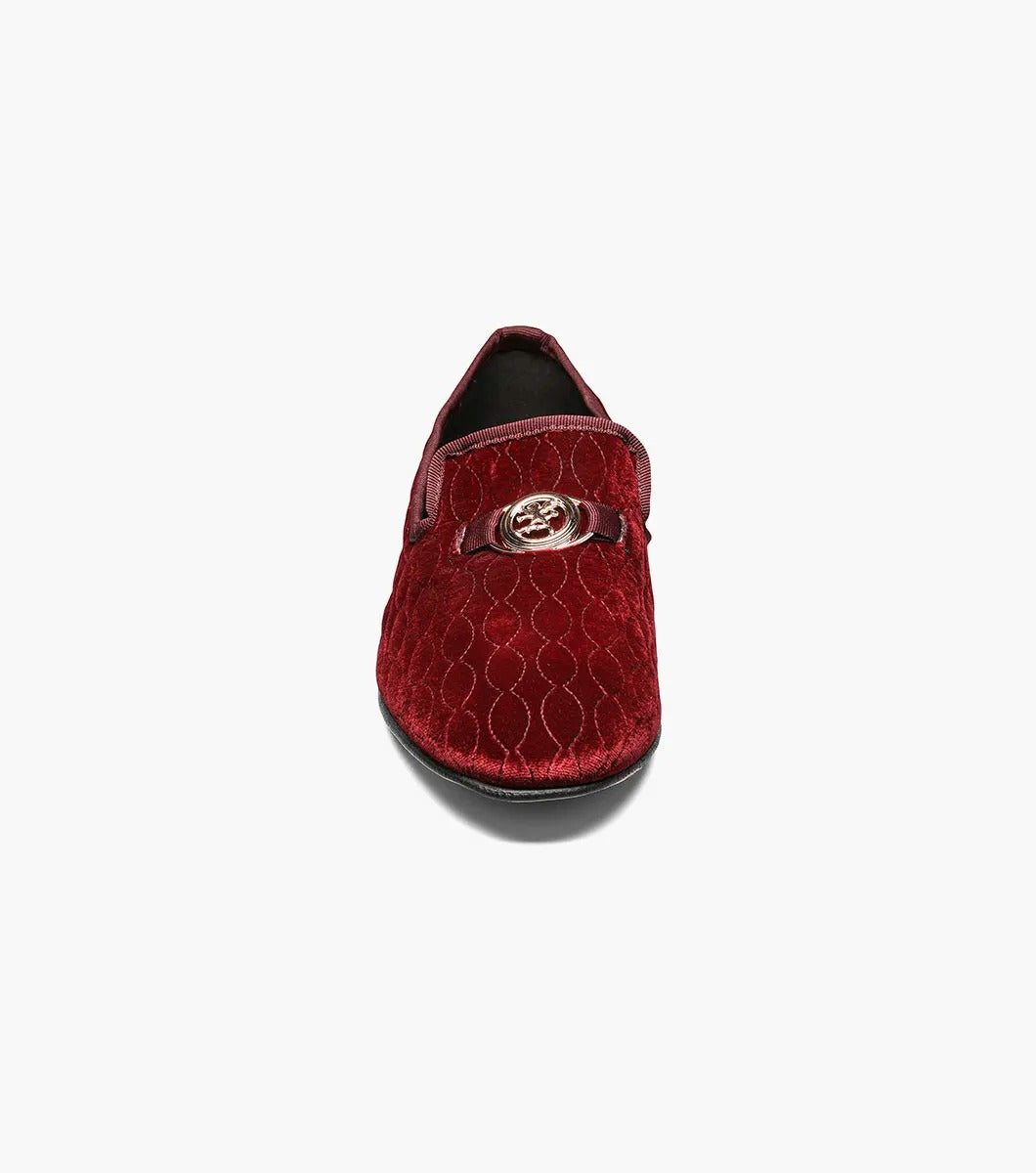 Introducing the Stacy Adams VALET Slip-On Bit Loafer in Burgundy (Product Code: 25166-601), this stylish footwear features a red velvet quilted pattern and is adorned with a gold emblem on the front. Crafted by STACY ADAMS, it boasts a genuine leather sole and incorporates a memory foam insole for enhanced comfort.