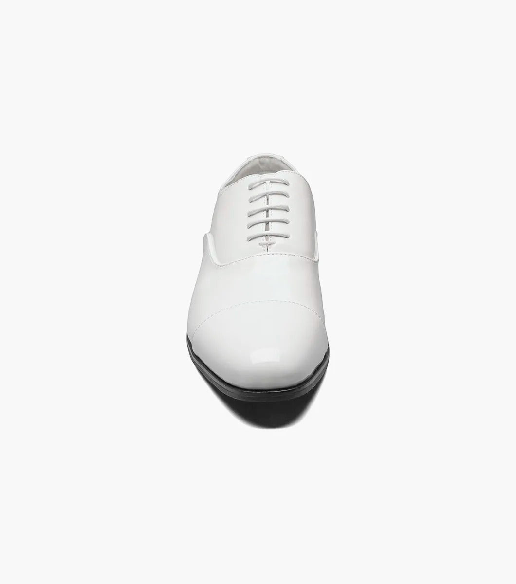 The Stacy Adams GALA Cap Toe Oxford in white patent leather, product number 24998-122, showcases a sleek cap toe design with black laces and a black sole, viewable from the side.