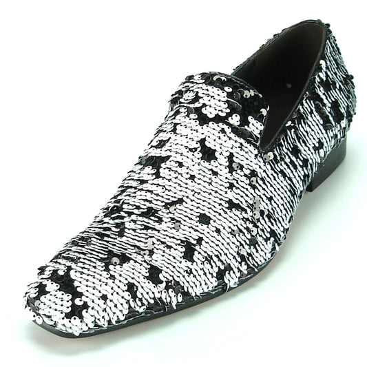 The FI-7102 White Sequins Fiesso by Aurelio Garcia is a stylish slip-on fashion shoe from the Fiesso brand, featuring a black and white design adorned with sequins and complemented by a low heel.