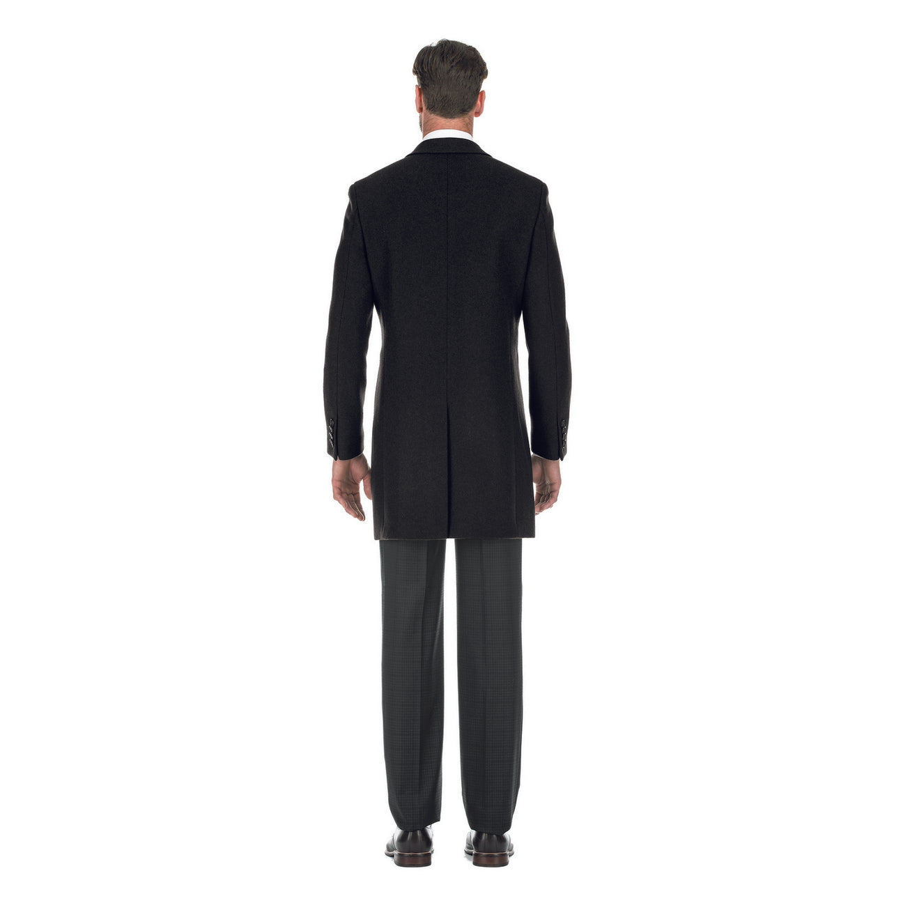 ENGLISH LAUNDRY Wool Blend Breasted Black Top Coat (EL53-01-001) by English Laundry is an ideal men's overcoat for formal occasions, featuring three buttons and perfect for pairing with a white shirt and a navy blue tie with white polka dots.