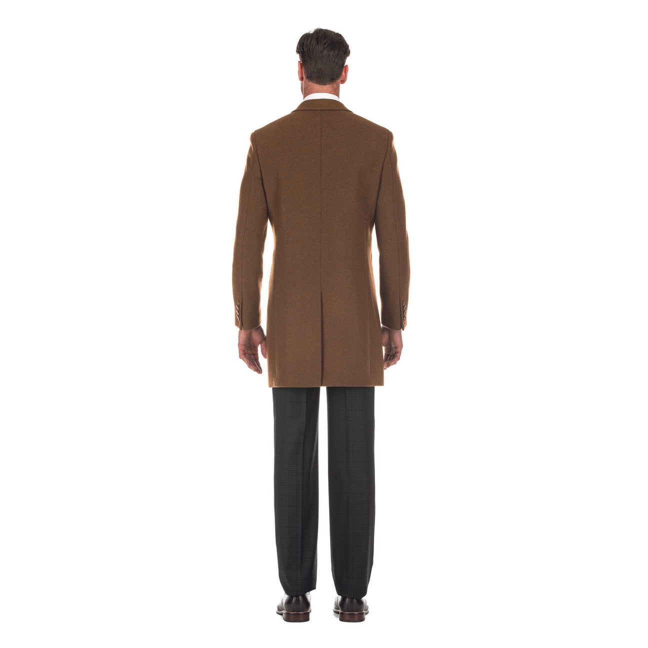 ENGLISH LAUNDRY's Wool Blend Breasted Camel Top Coat EL53-01-600 features a sleek single-breasted design, three buttons, notch lapels, and practical flap pockets. It pairs effortlessly with a crisp white shirt and a sophisticated navy polka dot tie.